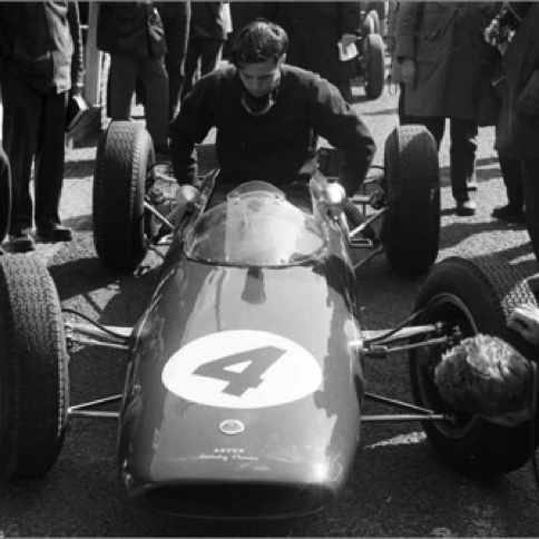 Nouveau cockpit très étoit sur la nouvelle Lotus 25 à Zandwoort Nouveau cockpit très étoit sur la nouvelle Lotus 25 à Zandwoort